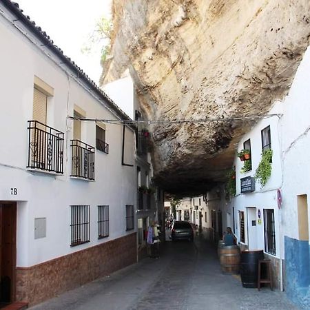 La roca encantada Setenil De Las Bodegas Exterior foto